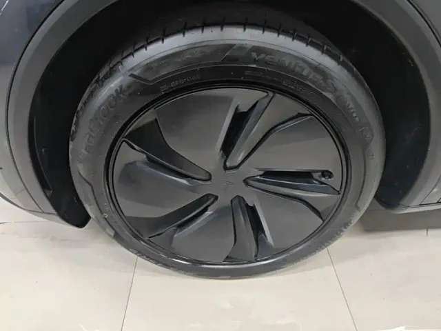 Tesla Model Y — Фото автомобиля 22