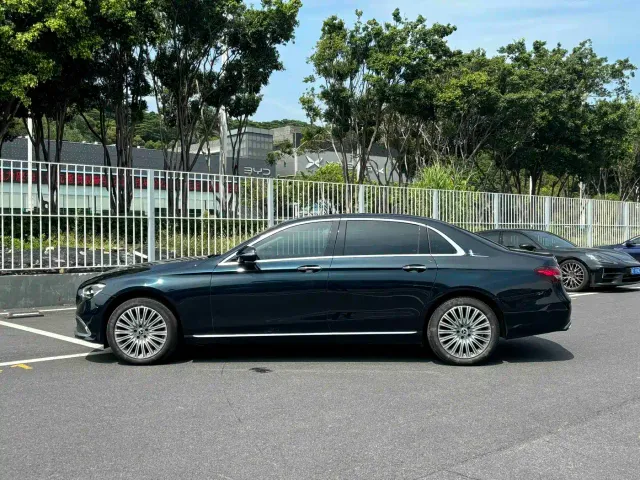 Mercedes-Benz E-Class — Фото автомобиля 3