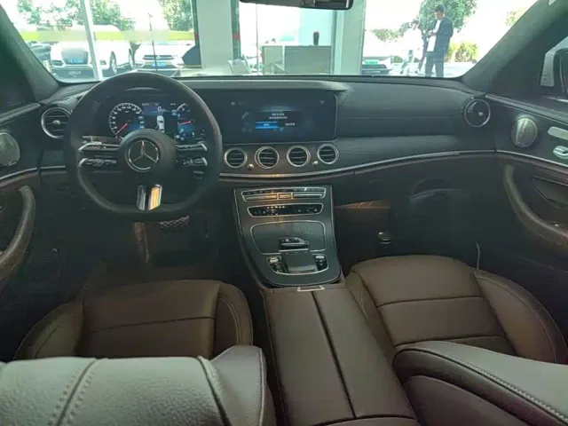 Mercedes-Benz E-Class — Фото автомобиля 9