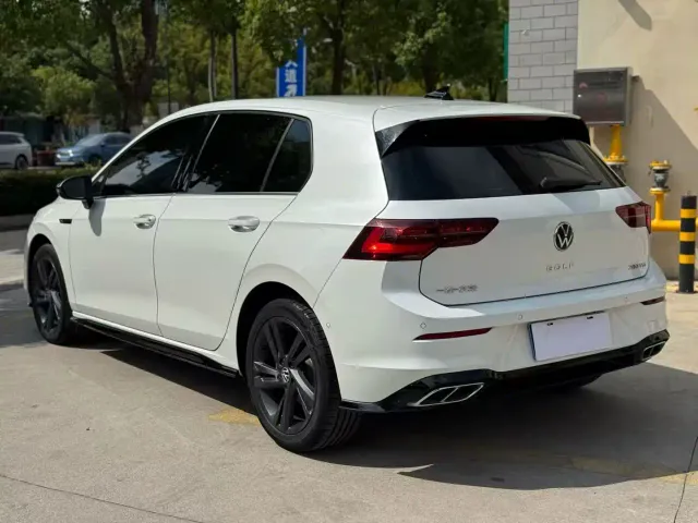 Volkswagen Golf — Фото автомобиля 4