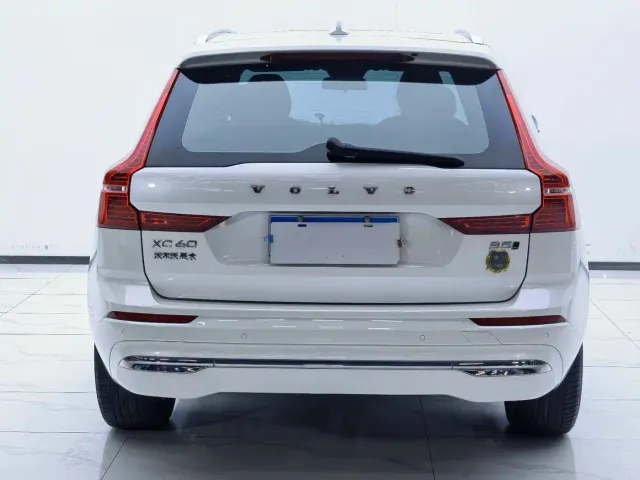 Volvo XC60 — Фото автомобиля 8