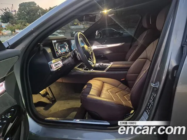 BMW 7 Series G70 — Фото автомобиля 9