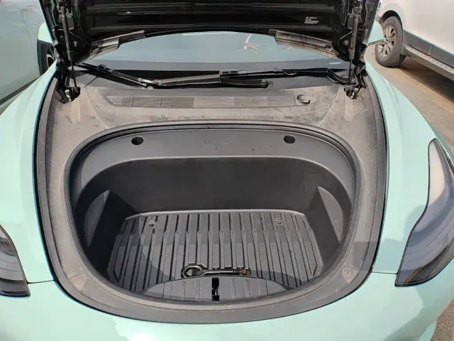 Tesla Model 3 — Фото автомобиля 19