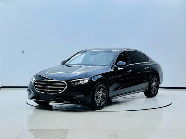 Фотография автомобиля — Mercedes-Benz E-Class