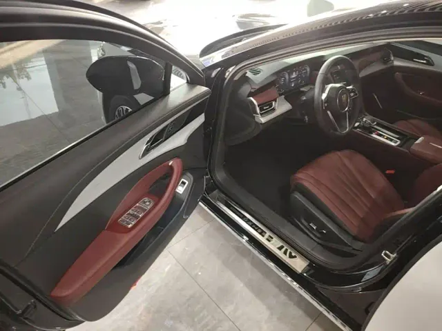 Hongqi H5 — Фото автомобиля 15