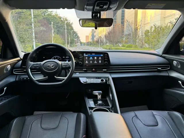 Hyundai Elantra — Фото автомобиля 8