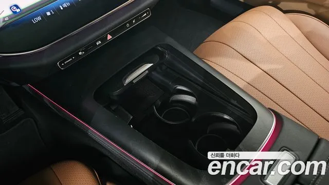 Mercedes-Benz E-Class — Фото автомобиля 18