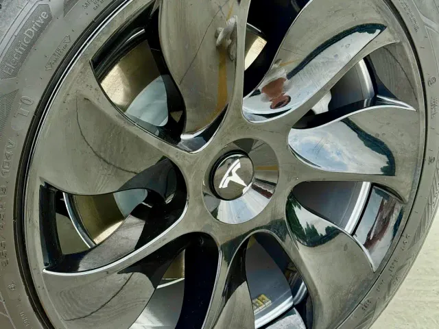 Tesla Model Y — Фото автомобиля 17