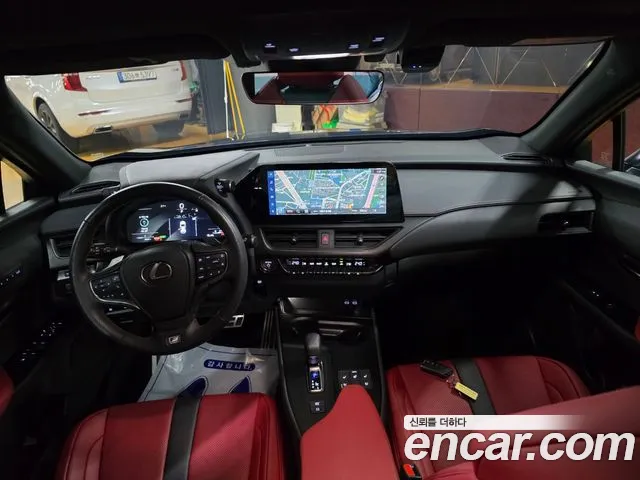 Lexus UX — Фото автомобиля 2