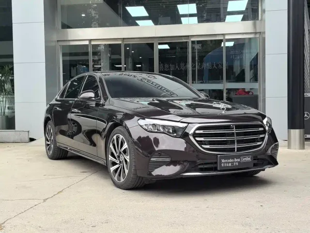 Mercedes-Benz E-Class — Фото автомобиля 3