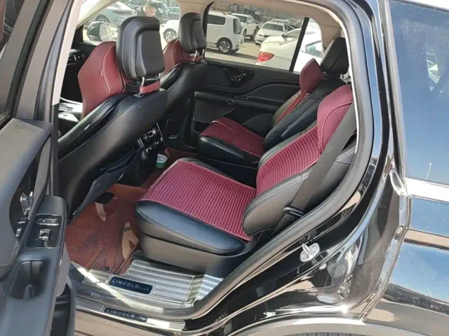 Lincoln Aviator — Фото автомобиля 16