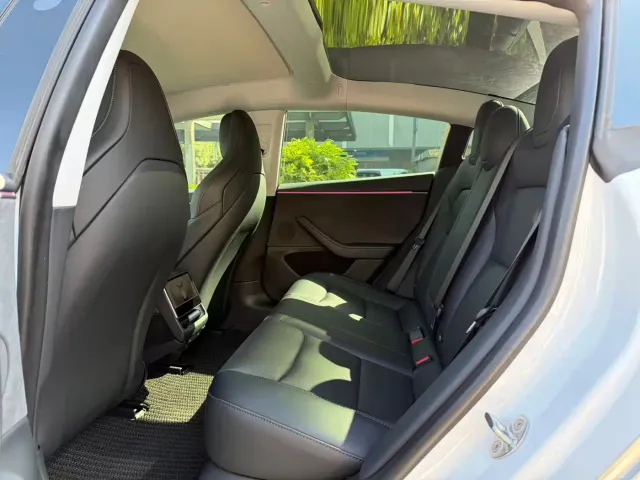 Tesla Model 3 — Фото автомобиля 7