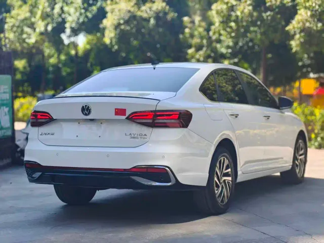 Volkswagen Lavida — Фото автомобиля 11