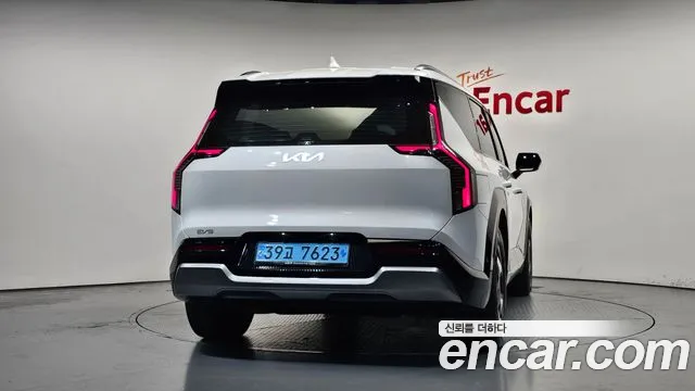Kia EV9 — Фото автомобиля 4