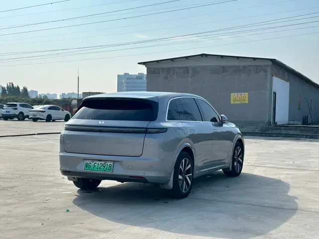 Li Auto L7 — Фото автомобиля 9