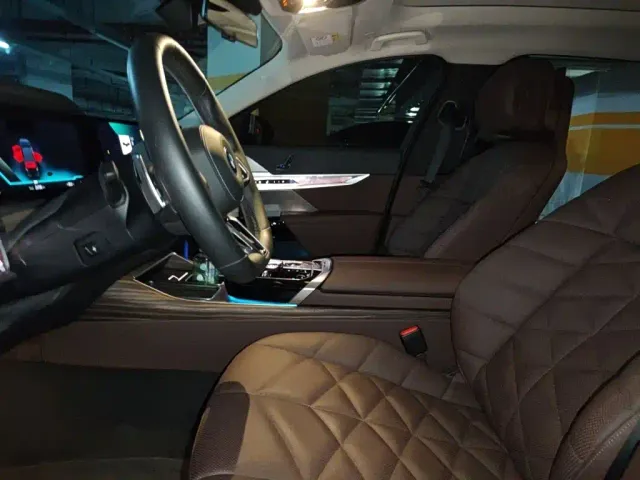 BMW i7 — Фото автомобиля 7