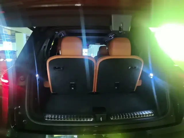 Li Auto L8 — Фото автомобиля 18