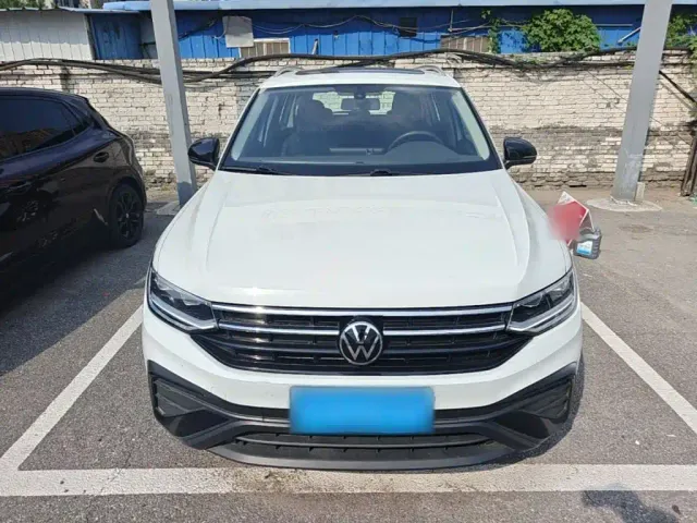 Volkswagen Tiguan L — Фото автомобиля 2