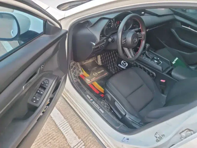 Mazda Axela — Фото автомобиля 15