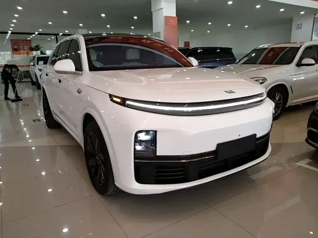 Li Auto L7 — Фото автомобиля 3