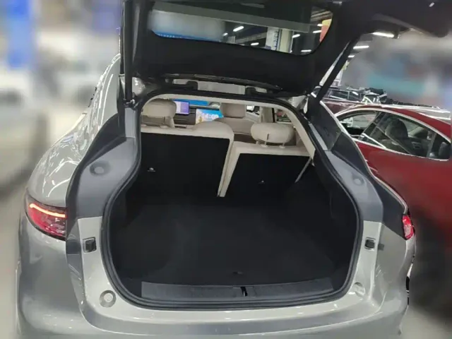 IM Motors LS6 — Фото автомобиля 15