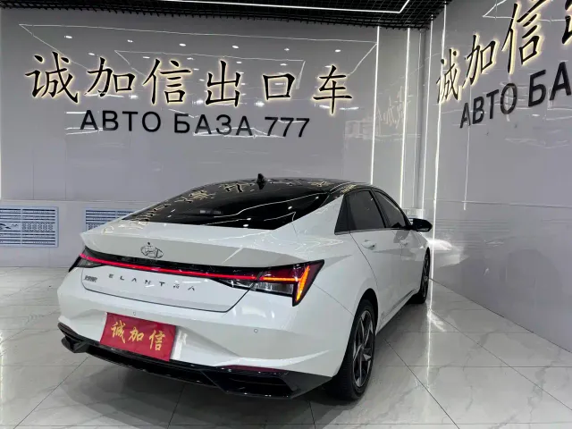 Hyundai Elantra — Фото автомобиля 4