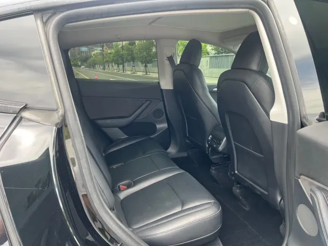 Tesla Model Y — Фото автомобиля 14
