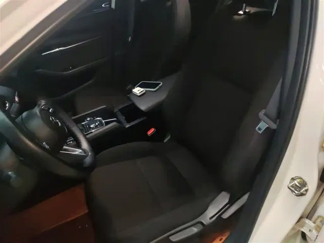 Mazda Axela — Фото автомобиля 14