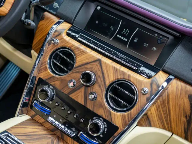 Rolls-Royce Cullinan — Фото автомобиля 26