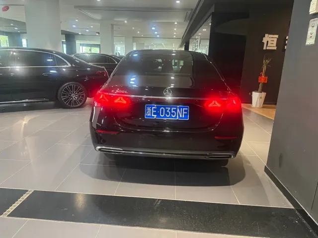 Mercedes-Benz E-Class — Фото автомобиля 5