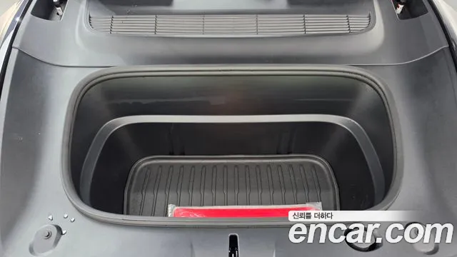 Tesla Model Y — Фото автомобиля 9