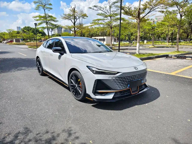 Фотография автомобиля — Changan UNI-V