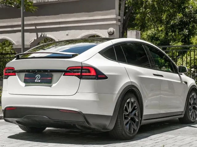 Tesla Model X — Фото автомобиля 6