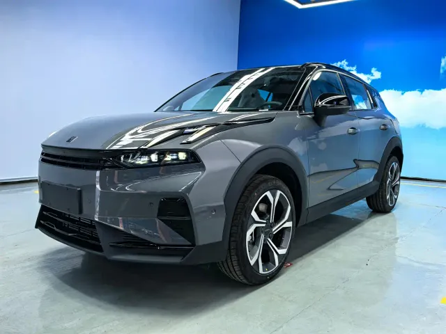 Фотография автомобиля — Lynk & Co 06