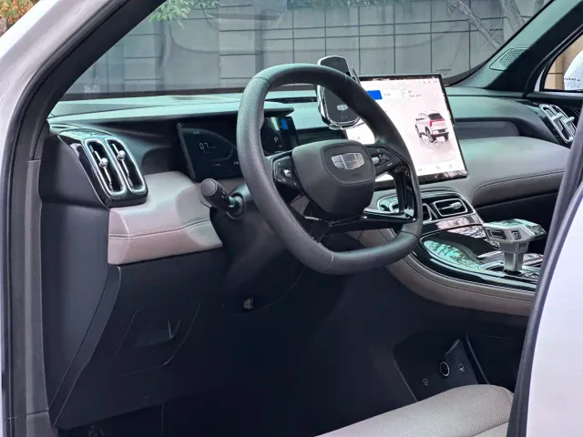 Geely Boyue L — Фото автомобиля 28