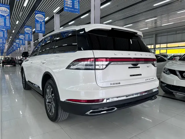 Lincoln Aviator — Фото автомобиля 4