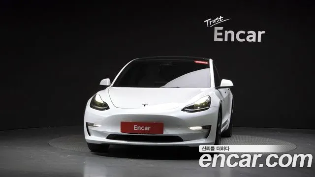 Tesla Model 3 — Фото автомобиля 3