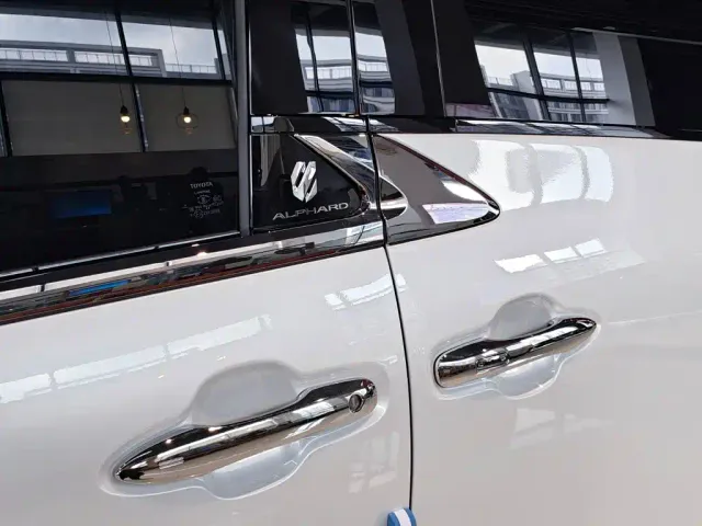 Toyota Alphard — Фото автомобиля 6