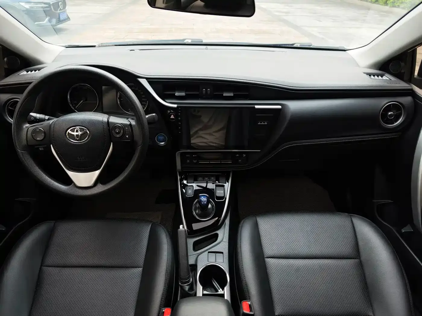 Toyota Corolla Twin Engine E+ 2020 1.8L E-CVT Comfort Edition — Фото автомобиля 8
