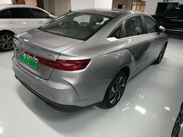 Geely Geometry G6 — Фото автомобиля 4