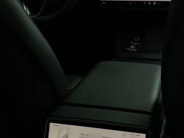 Tesla Model 3 — Фото автомобиля 8