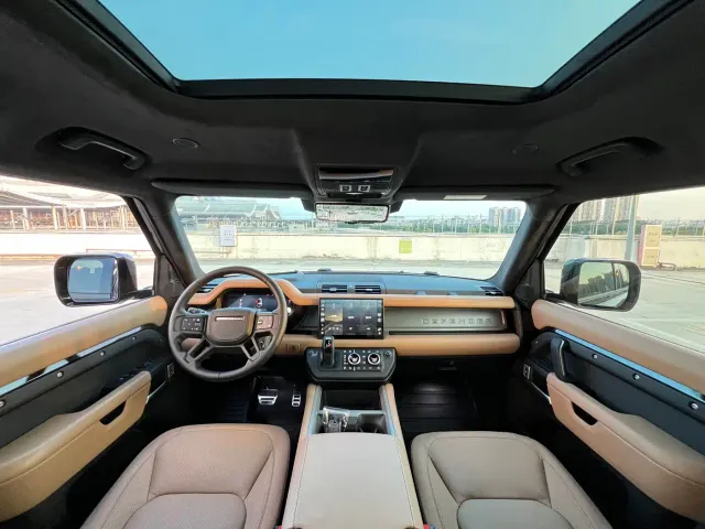 Land Rover Defender — Фото автомобиля 8