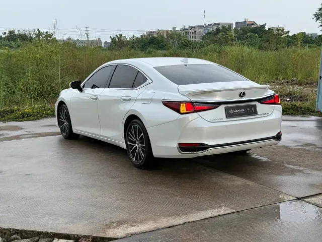 Lexus ES — Фото автомобиля 13