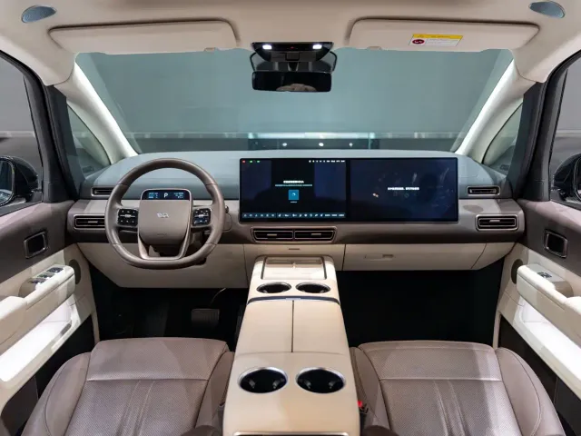 Li Auto MEGA — Фото автомобиля 7