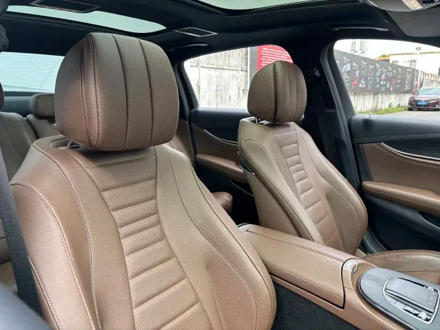 Mercedes-Benz E-Class — Фото автомобиля 22