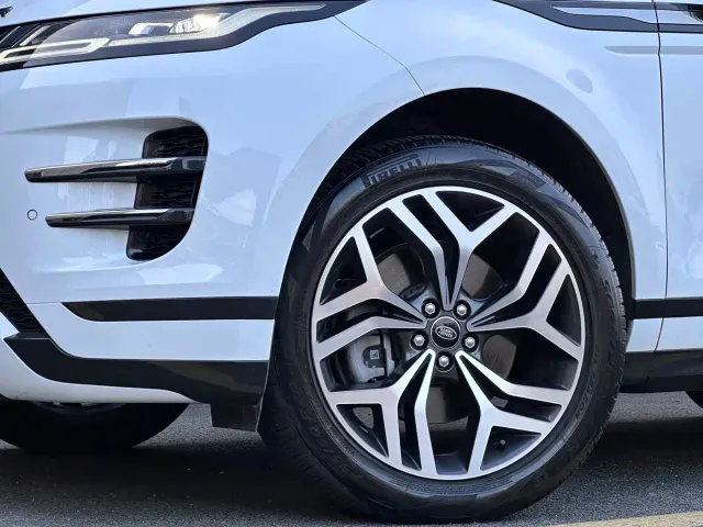 Land Rover Range Rover Evoque New Energy 2022 Range Rover Evoque L P300e Plug-in Hybrid — Фото автомобиля 15