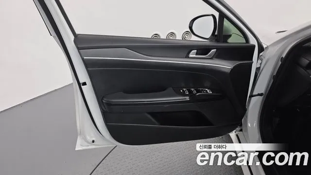 Kia K5 Новый K5 3 поколение 2.0 LPi(Для проката) — Фото автомобиля 22