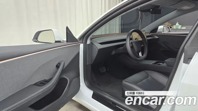 Tesla Model 3 — Фото автомобиля 15