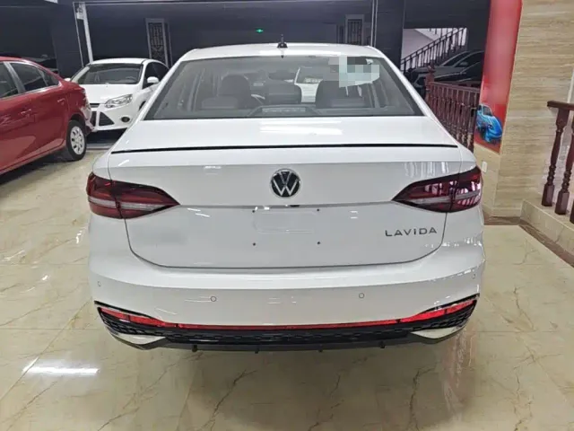 Volkswagen Lavida — Фото автомобиля 5