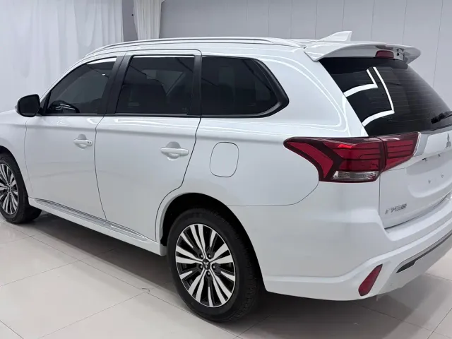 Mitsubishi Outlander — Фото автомобиля 6